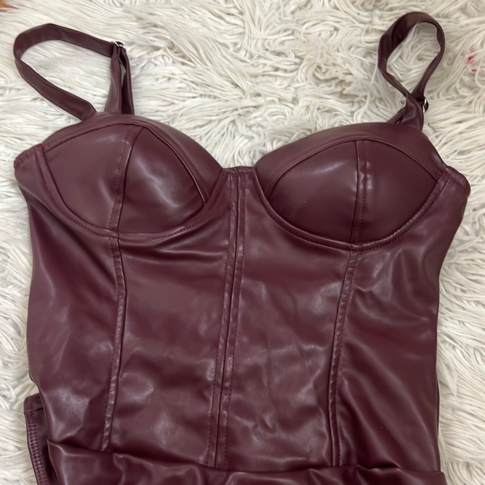 Urgí su leather bodysuit